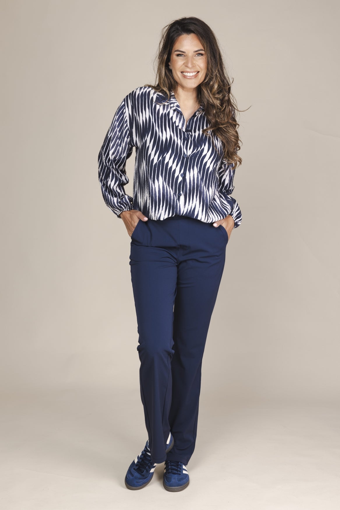 Nadia | navy-off white